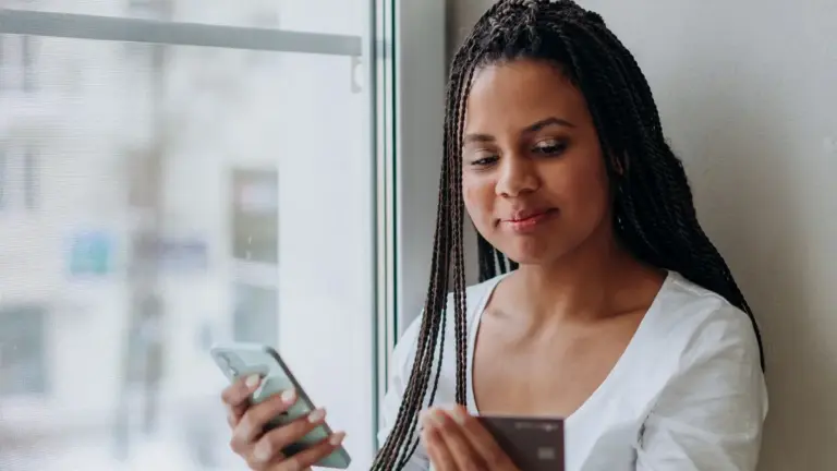 UK casino payment methods compared on a smartphone