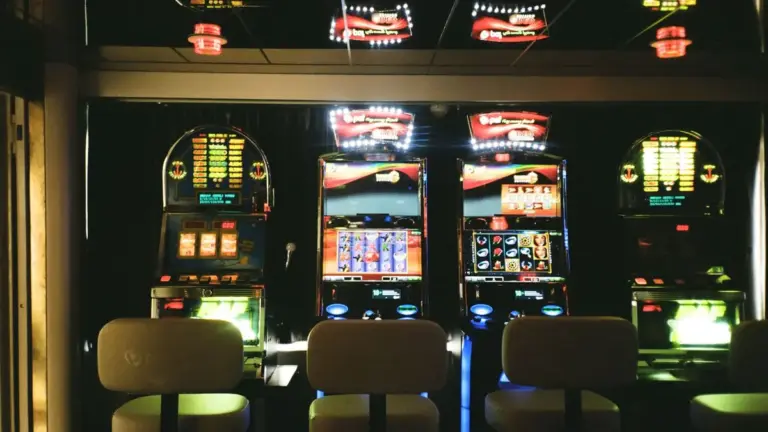 Row of slot machines illustrating UK online slot rules